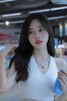 胸前两个巨大的兔子蹦出来